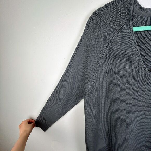 ATHLETA Hanover V Neck Sweater Knit Pullover Merino Wool Long Sleeves Gray sz L - Picture 6 of 15